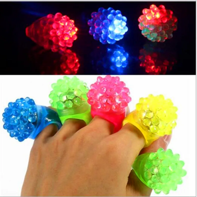 

High quality 5 PIECE strawberry strawberry soft silicone ring flash fluorescent lamp LED lamp ring ring finger strawberry