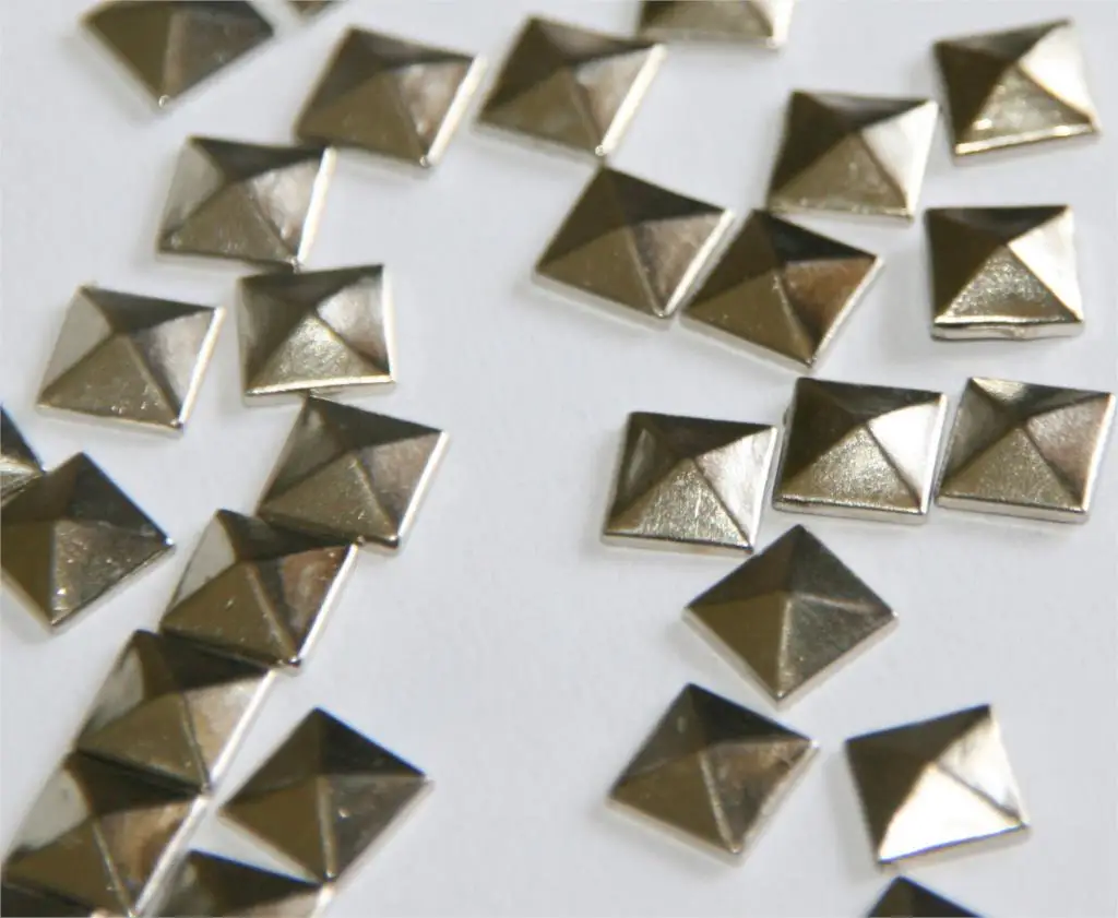 

Hot 100pc Hotfix Iron On, 7mm Silver Pyramid Studs - 1/4"" Glue on Studs