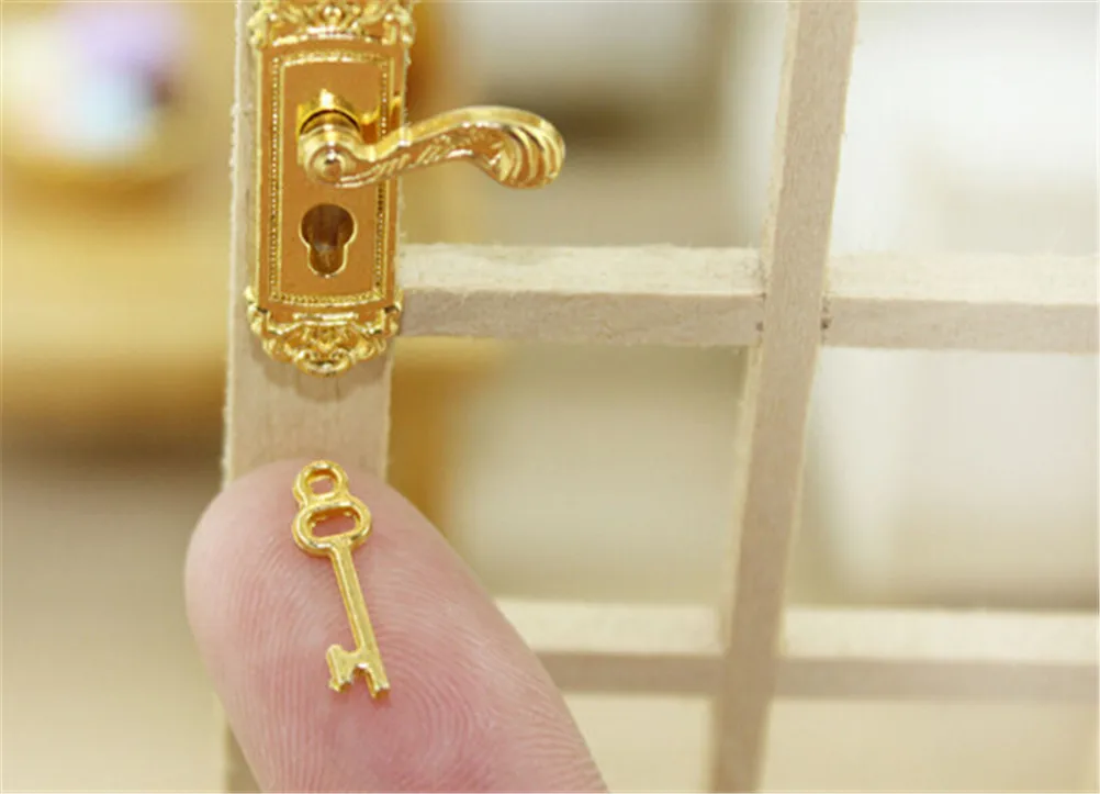 

1 PCS Dollhouse Miniature Brass Knobs Plate with Keyhole Keys Set Door Accessory Door Lock With Keys toy