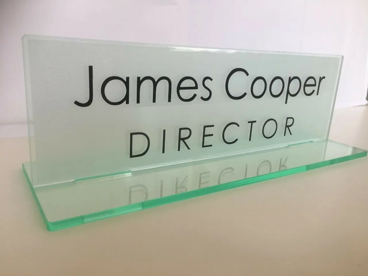

MODERN FREESTANDING GLASS ACRYLIC DESK SIGN RECEPTION DESK TOP SIGN MULTI SIZES