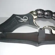 S0124 темный черный скорпион CRAW ручка Нож Меч W/деревянная подставка картины 17,8