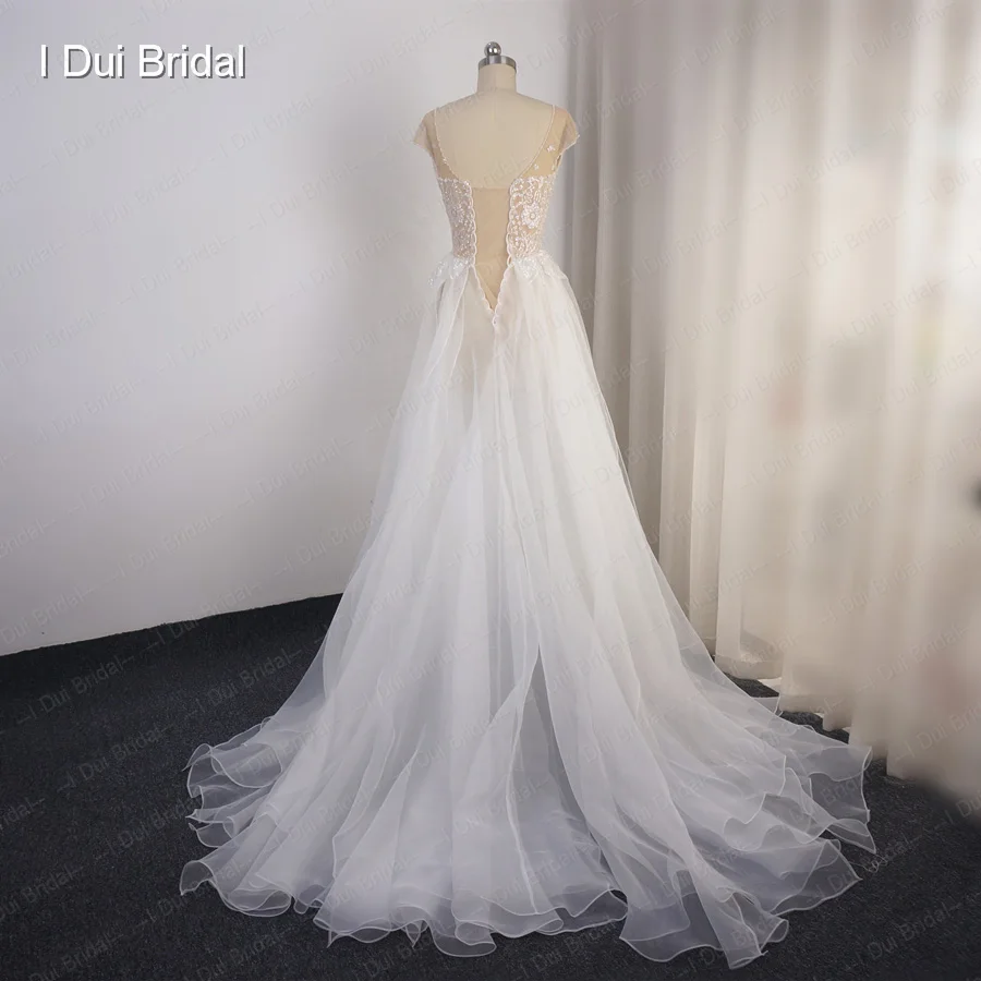 Блестящее свадебное платье с рукавами-крылышками и оборками из органзы, блестящее свадебное платье