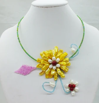 

Luxuriant Japan freshwater Biwa pearl flower necklace