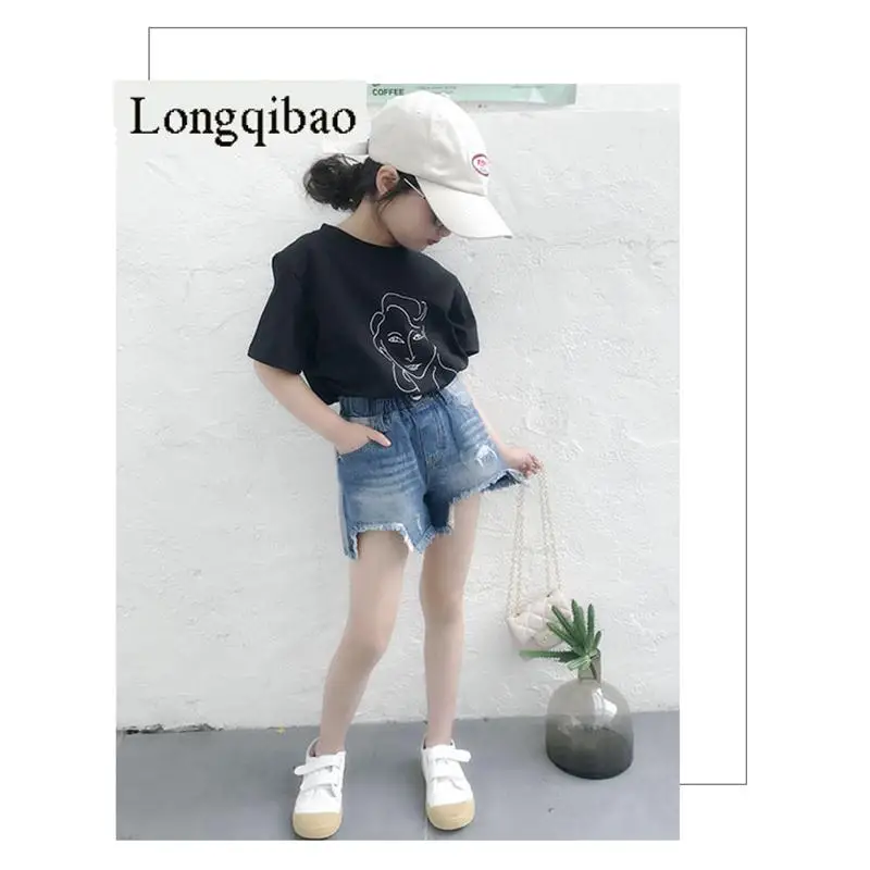 

Baby girl cotton denim summer new children's fashion personality Korean version wearing irregular hairy hole pants tide
