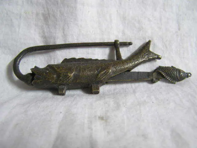 

7.6 cm * / Rare old brass sculpture in China can use fish lock and key