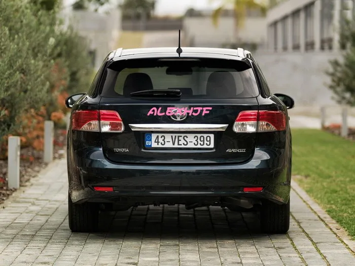 Toyota-Avensis_2012_conew1