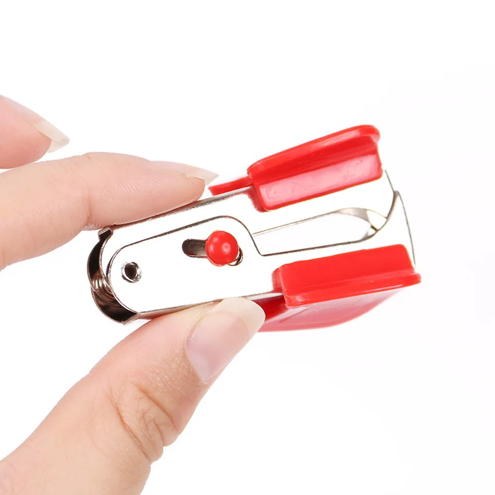 

BPCreative 4 Color Metal Comfortable Handheld Staple Remover School Office Stapler Binding Tool Nail Pull Out Extractor WJ-SMT68