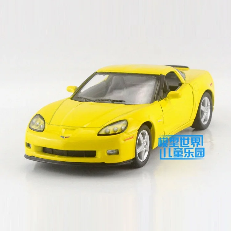 Высокая имитация изысканных литых и игрушечных транспортных средств: Kinsmart автомобильный Стайлинг Chevrolet Corvette Z06 спортивный автомобиль 1:36 литая модель из сплава