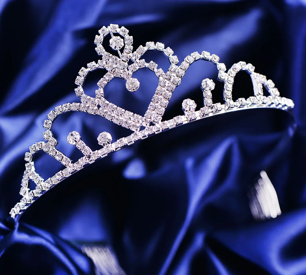 Корона принцесса. Кроун тиара. Изумрудная тиара королевы виктории. Как называется корона. Диадема принцессы.