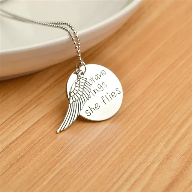 Фото штампованное ожерелье с надписью «с отважными крыльями» вдохновляющее