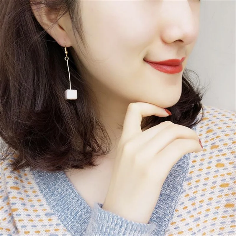 

2019 Simple temperament square acrylic long dangle earrings Korean fahsion geometric ear hook for girl women jewelry pendants