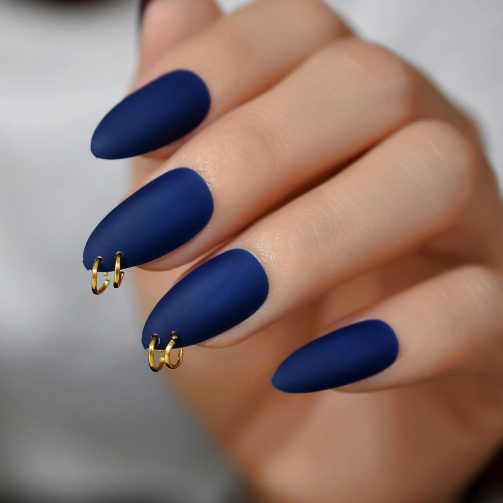 Золотое кольцо матовые темно-синие накладные ногти-стилеты овальные миндалевидные остроконечные матовые полное покрытие в стиле панк накладные ногти