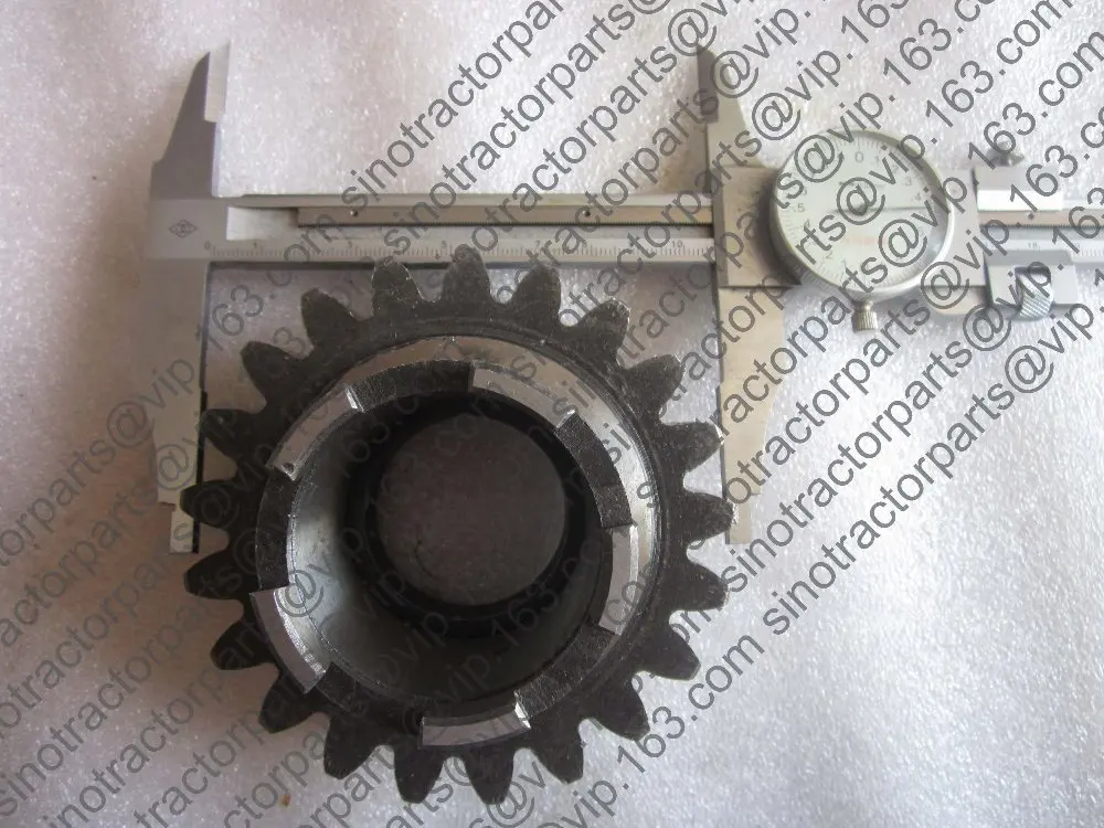 ФОТО YTO X904 tractor parts,the intermediate driving gear, part number: 885125013SZ/1.32.105