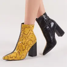 Женские ботильоны из искусственной кожи со змеиным принтом; обувь на молнии с острым носком; женские ботинки на Высоком толстом каблуке; обувь для вечеринок; Новинка года; сезон весна