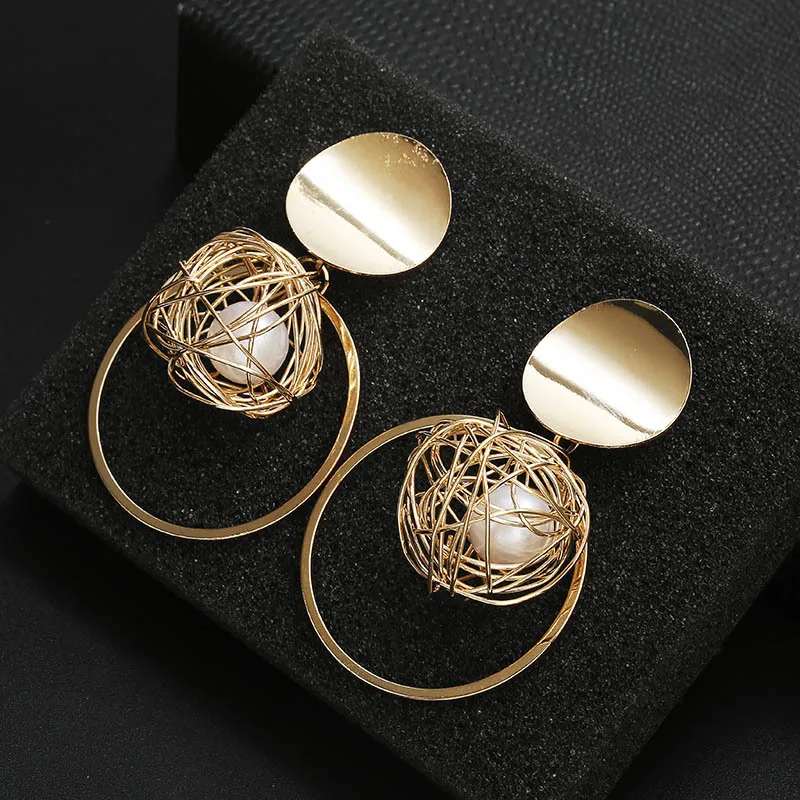 

Vintage Stylish Earrings for Women Long Gold Ball Statement Dangle Earring Metal Pearl Earing Hanging Fashion Trendy Jewelry