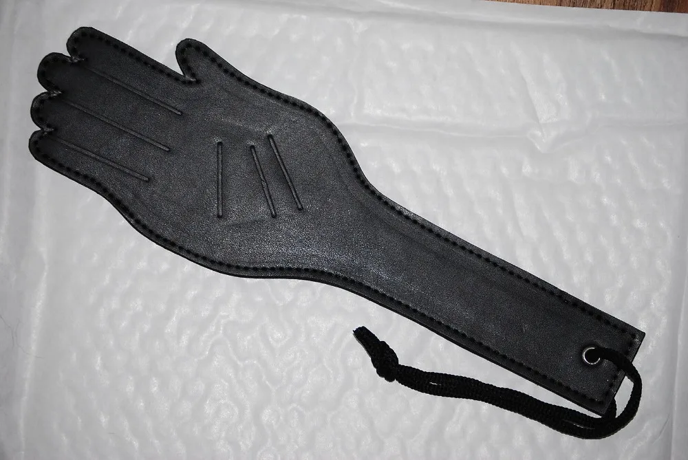 Sex Bondage Black Spanker Faux Leather Slapper Spanking Paddle Hand Design Novelty Fun Parties | Красота и здоровье