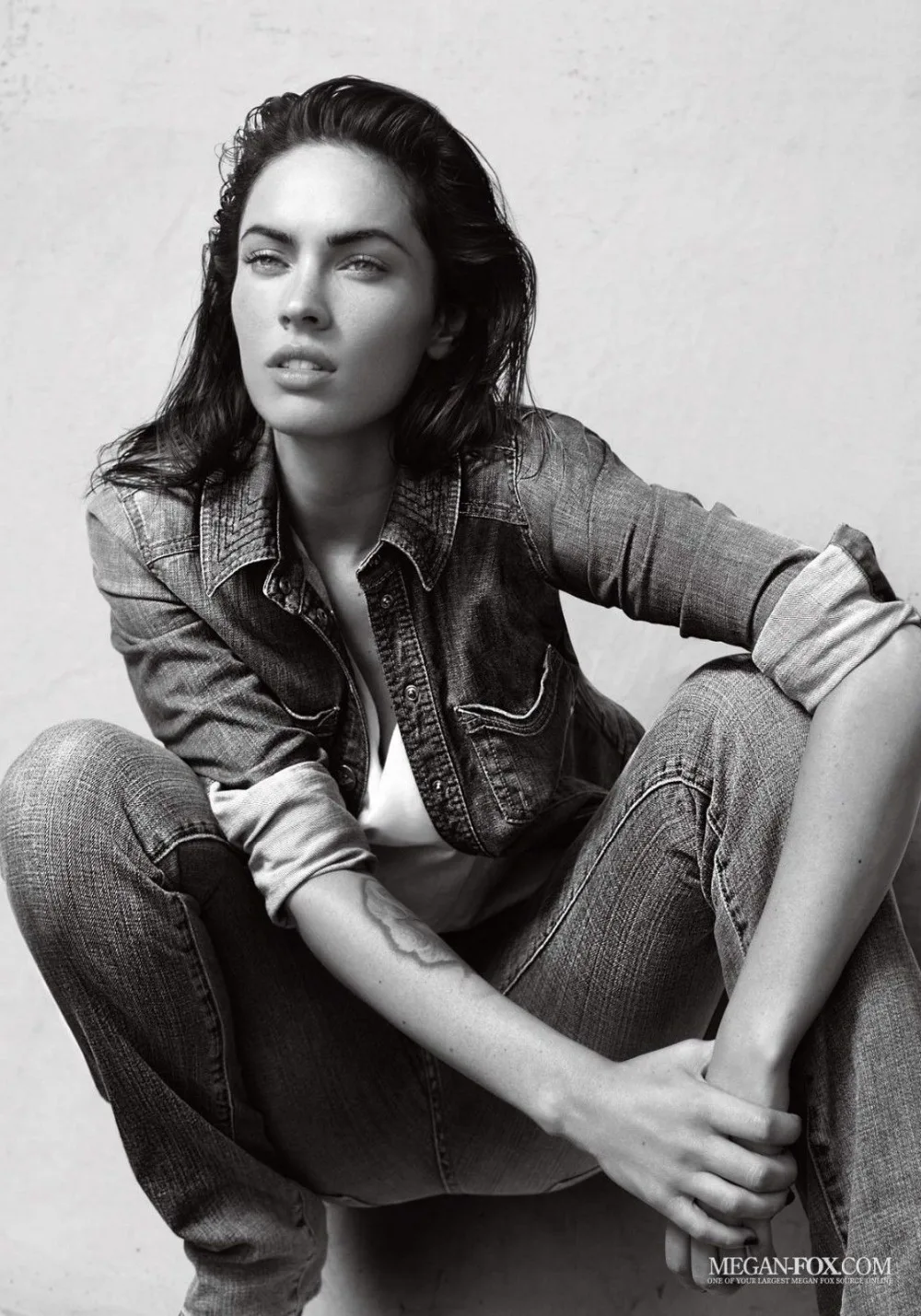 

1007B Megan Fox Movie Star Model-Wall Sticker Silk Poster Light Canvas Decoration