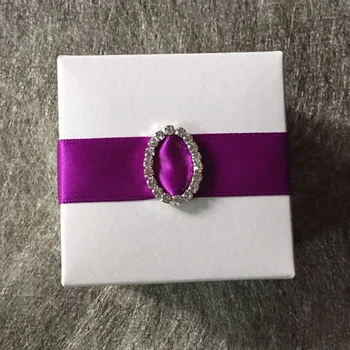 

CA0801 Wedding Favor Box with brooch and stain ribbon