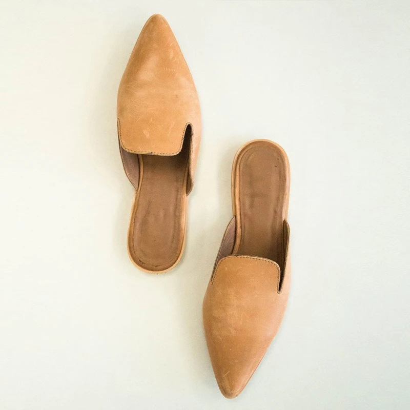 Laamei/Новые кожаные женские шлепанцы на низком каблуке; модная обувь с острым носком; сандалии в стиле пэчворк; женская обувь; zapatos mujer;