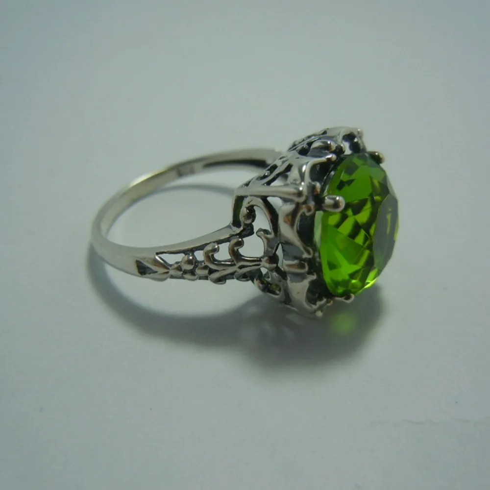 

Free shipping DIY customizable elegant temperament olive green gem of ancient silver ring