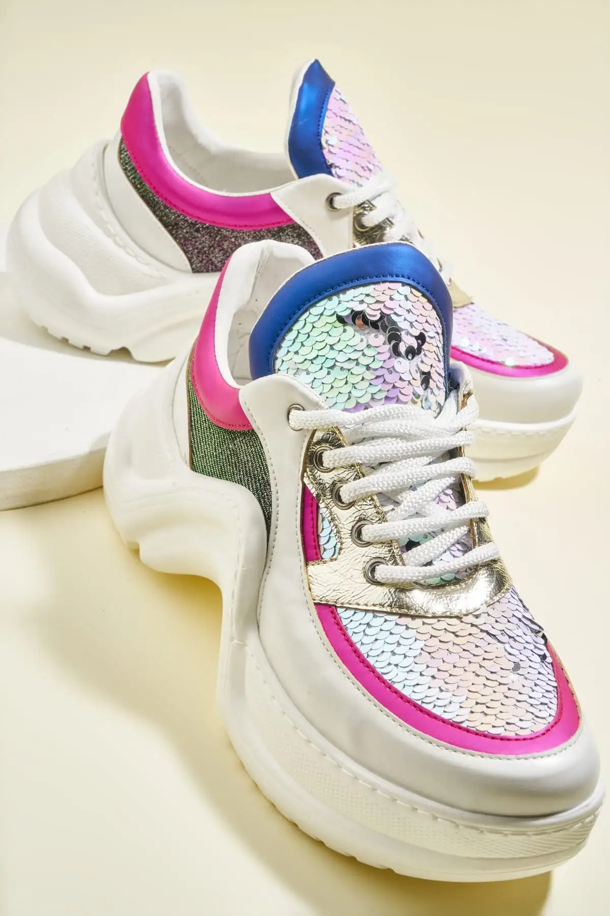 

Bambi White Women 'S Sneaker H0541104109