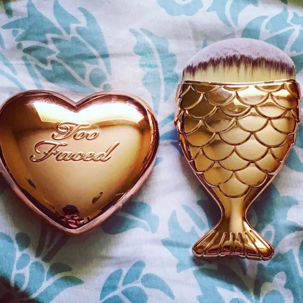 

Rose Gold Mermaid Foundation Brush Fish Scale Makeup Brushe Professional Pro Foundation Powder Blush Contour Fishtail Cosmetic