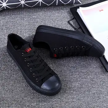 

2018 new black canvas shoes fashion simple solid color casual breathable flat floor shoes.