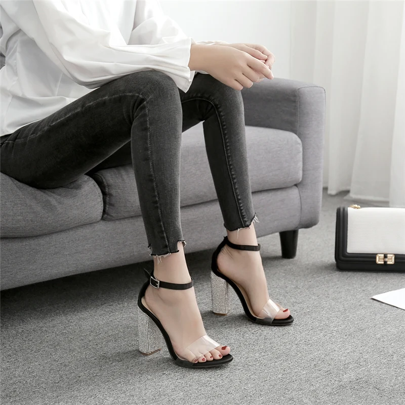 899A7000