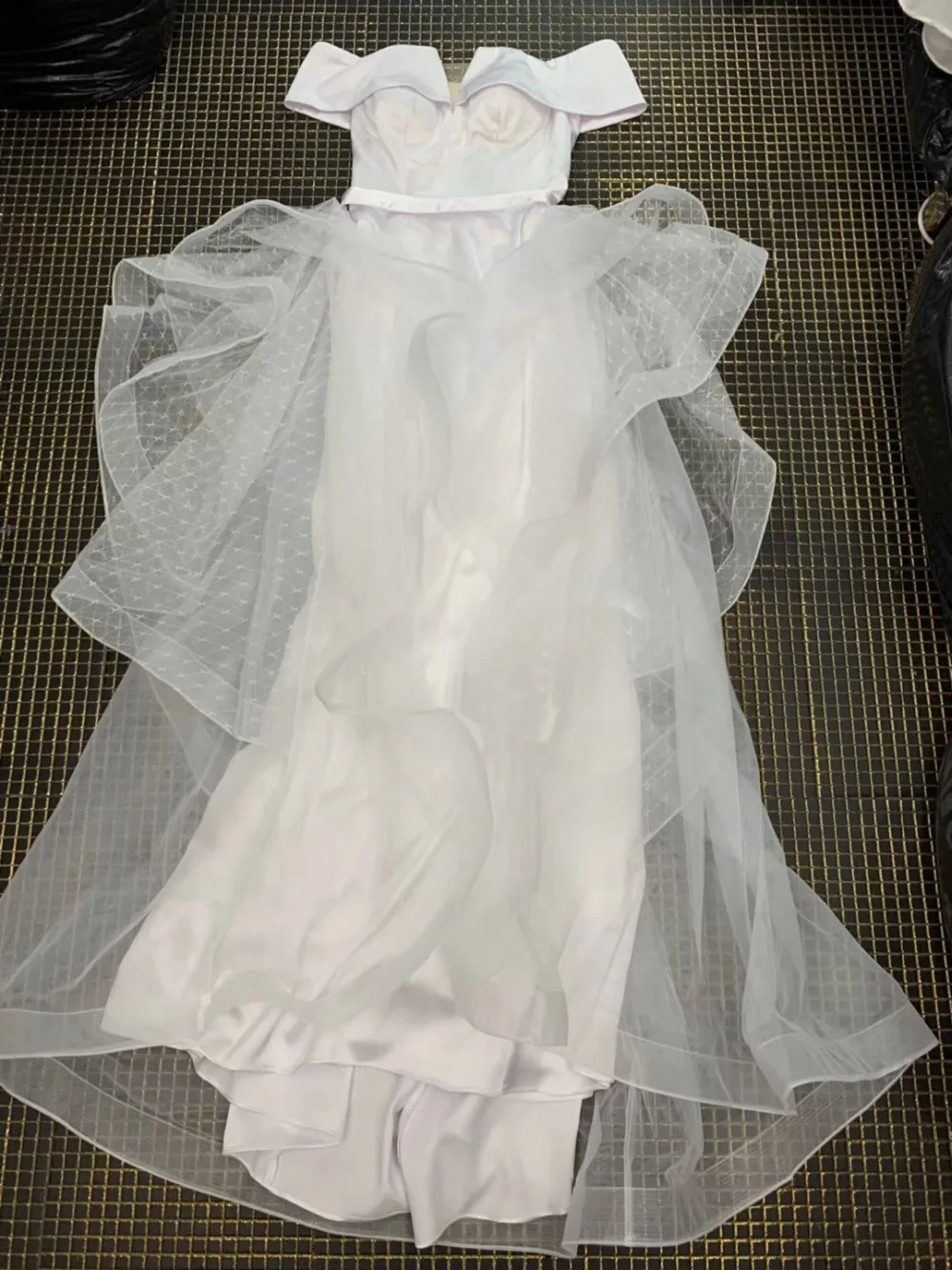 Высококачественное белое длинное платье с вырезом лодочкой и сеткой, элегантное вечернее платье