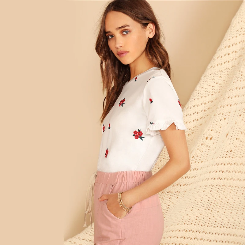 Dotfashion белая футболка с цветочной вышивкой и манжетами, Женская Корейская Эстетическая одежда, летняя Элегантная футболка, Женские повседневные топы