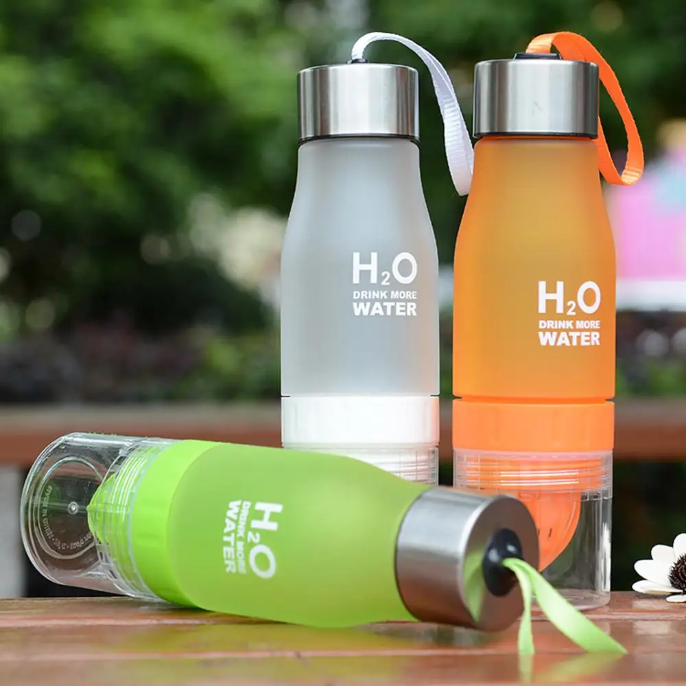 

Creative Candy Color Fruit Juice Infuser Water Bottle 650ml Plastic Portable Lemon Juice Bottle For Water Sport Drinking Bottle