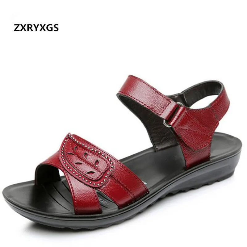 

Hot Sell 2019 New Soft Bottom Non-slip Summer Women's Sandals Genuine Leather Shoes Flat Sandals Middle-aged Women Shoes Sandals