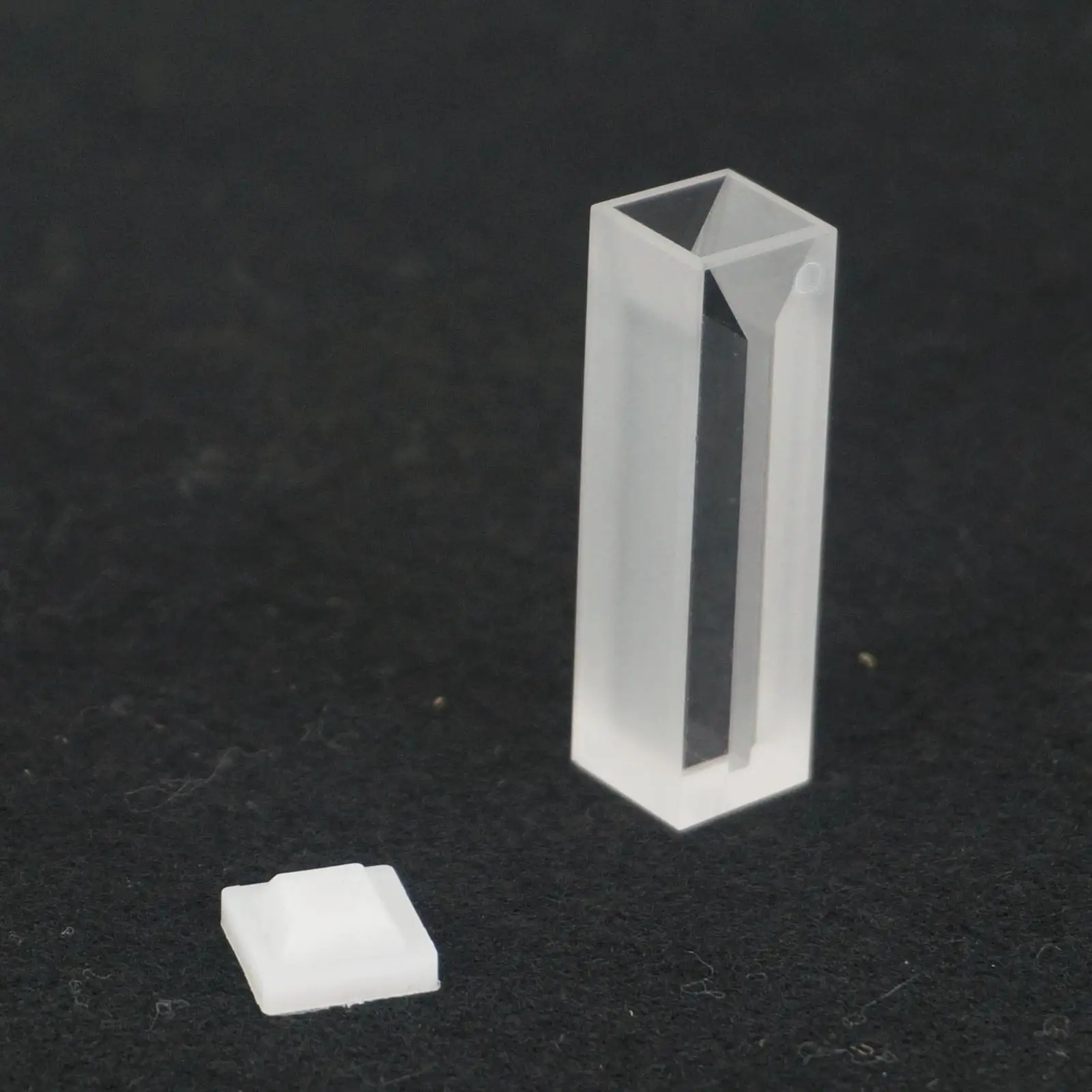 700ul 10mm Path Length 2 Windows Micro Quartz Cuvette With Lidin Petri