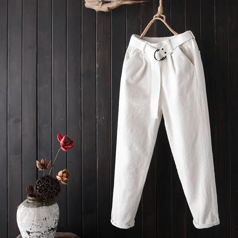 Белые вельветовые брюки женские осенние зимние шаровары с поясом Boyfriend повседневные вельветовые брюки женские свободные черные брюки C5583 - Color: white