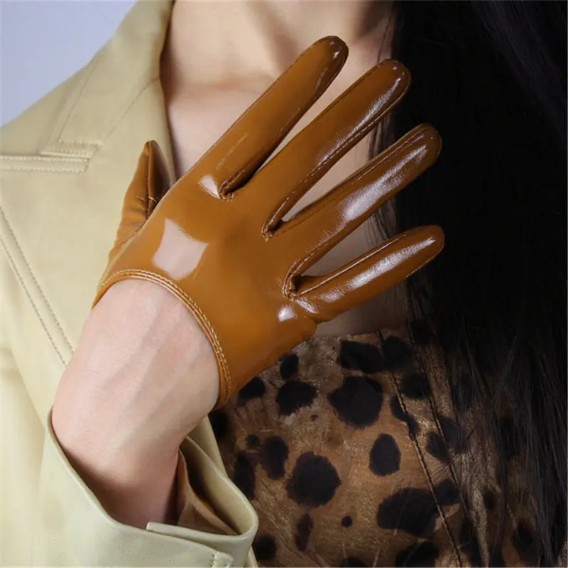 Модные из искусственной кожи перчатки 13 см короткие Стиль Для женщин перчатки Синтетическая кожа Лакированная кожа подкладки женские варежки P02 - Цвет: patent leather brown