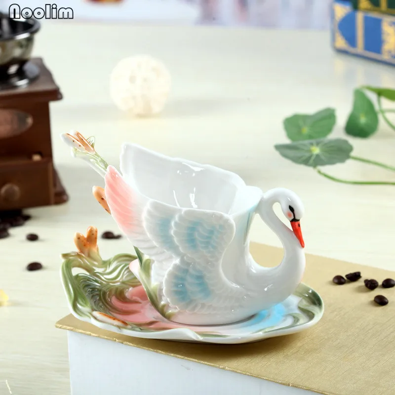 Кофейная чашка NOOLIM Swan цветная эмалированная фарфоровая кружка с блюдцами и