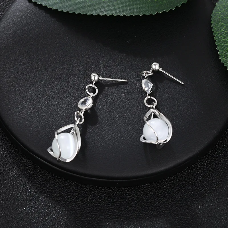 Korean version of the temperament popular earrings long diamonds hollow cats eye cute sweet simple wind delicate earrings