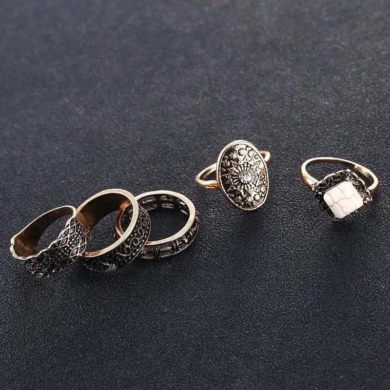 3590609892_2077696031