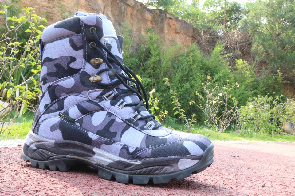 Camouflage hunting tactical boots among various outdoor, survival, hiking, camping, cycling, mountaineering, and hunting gears4