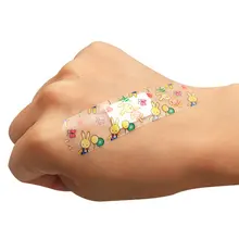 Útil 100 pçs à prova dcute água respirável bonito dos desenhos animados bandaid hemostasis adesivo ataduras kit de emergência de primeiros socorros para crianças