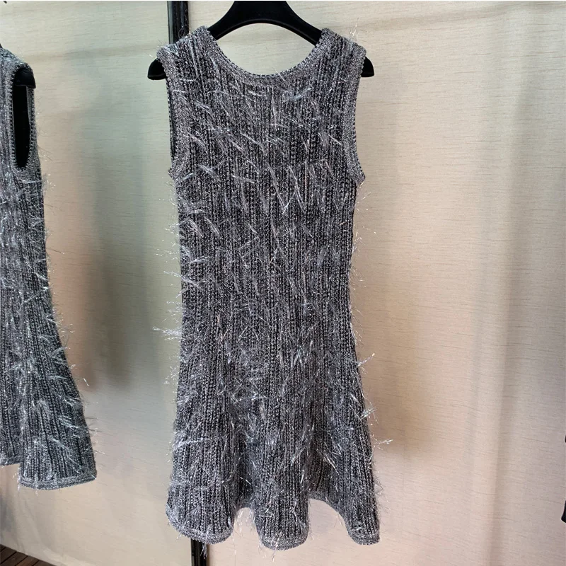 

Fashion Hairdressing Sleeveless Vest Dress Runway Fashion Model