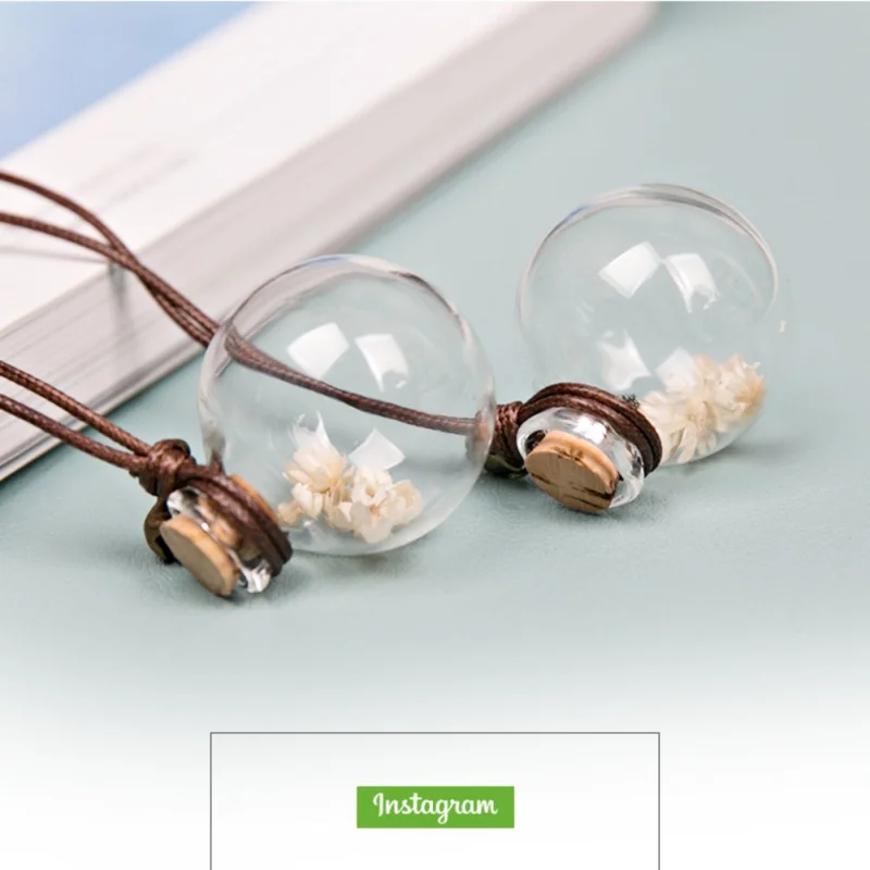 

Empty Car Perfume Bottle Within Dried Flowers Handmade Hanging Essential Oil Fragrance Decoration Pendant For Auto