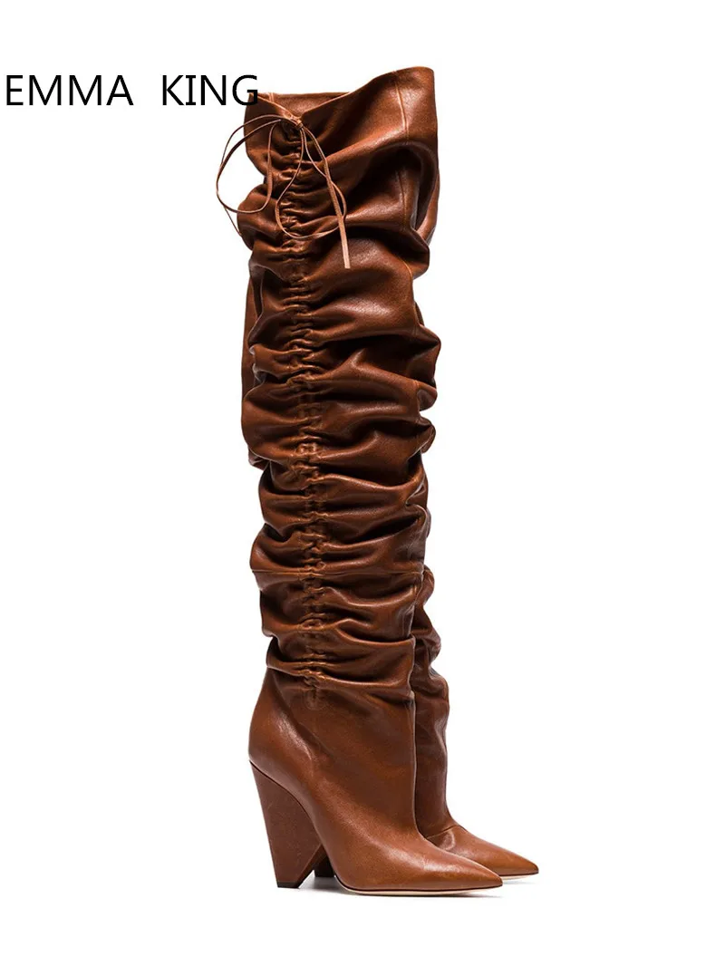 Женские коричневые плиссированные Сапоги выше колена обувь на шпильках женские кожаные сапоги «Челси» без застежки с острым носком на высоком каблуке для подиума