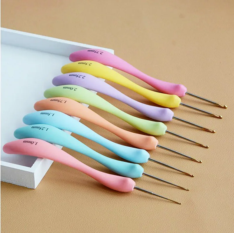 

[1.0-2.75MM] 8Pcs Small Size Candy Color Soft Plastic Bending Handle Aluminum Weave Handcraft Crochet Hooks Knitting Needles Set