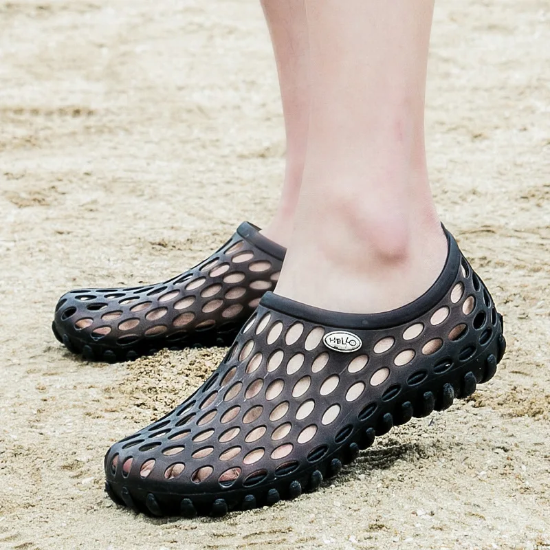 2019 Men Sandals Summer Slippers Shoes Fashion Beach Crocs Sandals Casual Flat Slip on Male Garden Hollow Out Sandalias Hombre