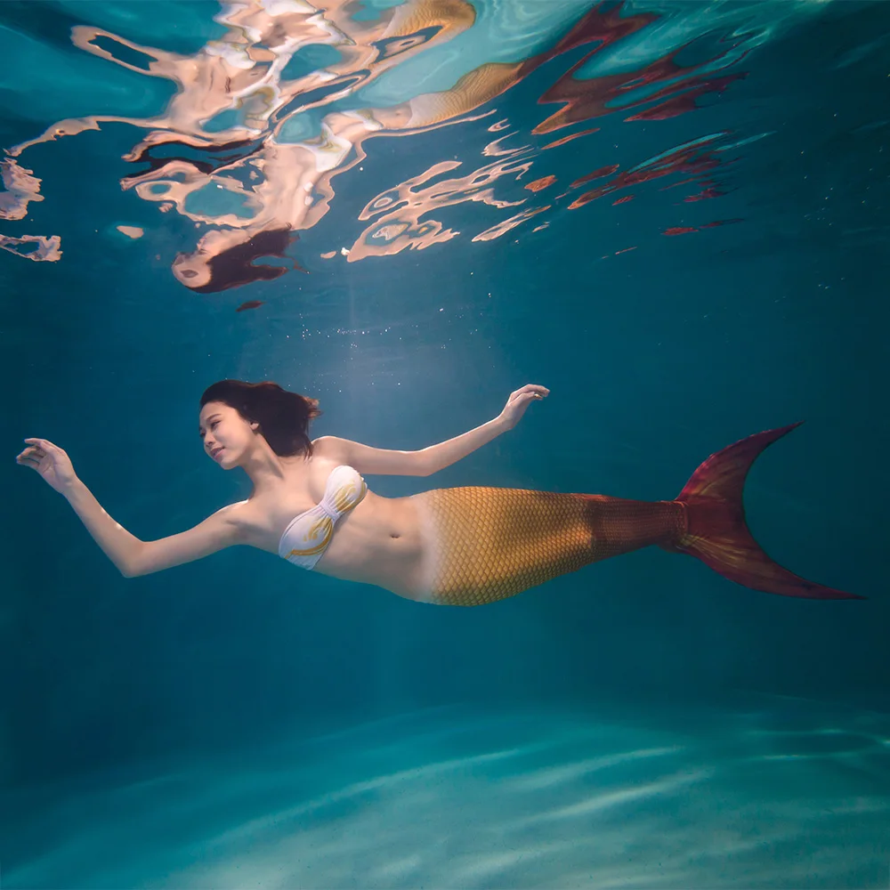 Где плавают русалки. Русалка настоящая. Русалка плывет. Русалка в воде. Фотосессия русалка.