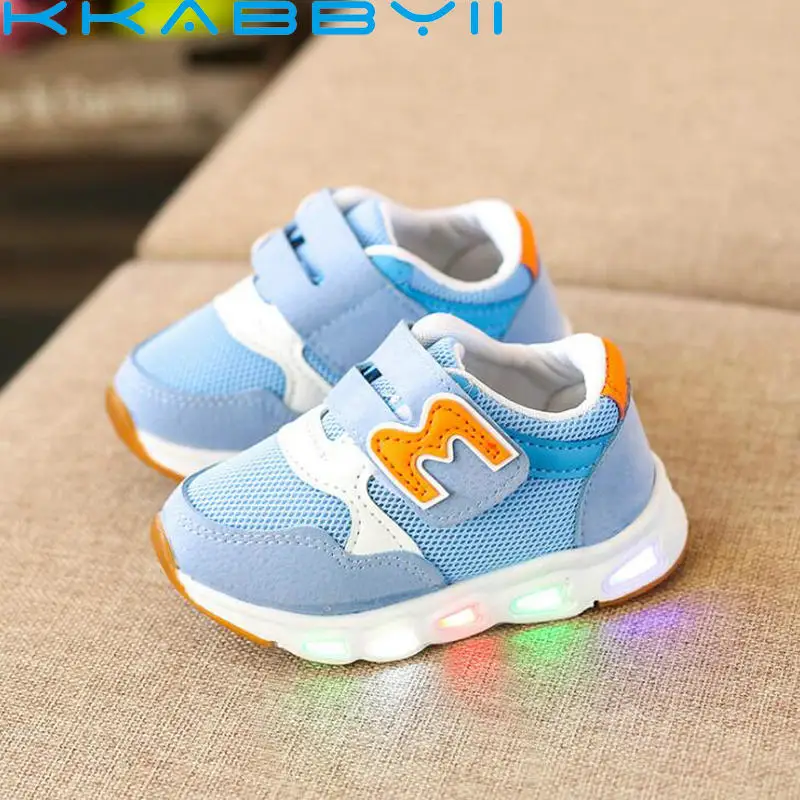 الأطفال الأحذية مع ضوء متوهجة أحذية رياضية الاطفال Led أحذية مع مصباح إضاءة ليد النعال الفتيان الفتيات الطفل أحذية مضيئة أحذية رياضية