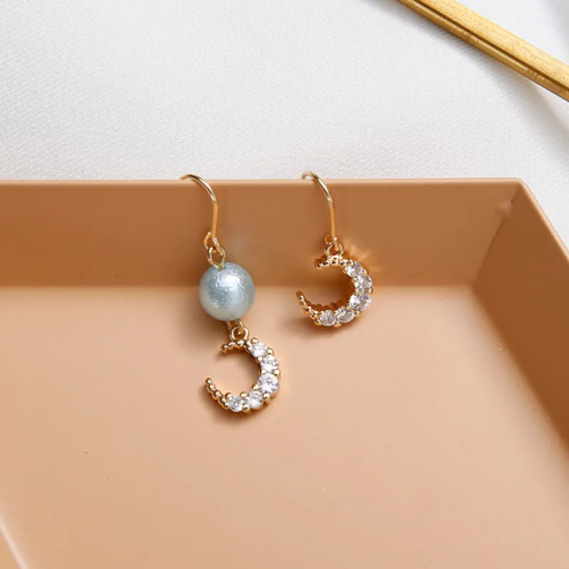 

2018 Sweet Cute Asymmetric Light Blue Simulated Pearl Shiny Zircon Moon MINI Drop Earrings for Women Party Handmade Jewelry Gift