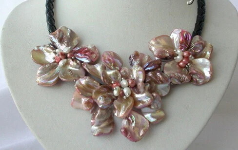 

ddh001818 classic baroque multicolor freshwater cultured pearl shell flower necklace