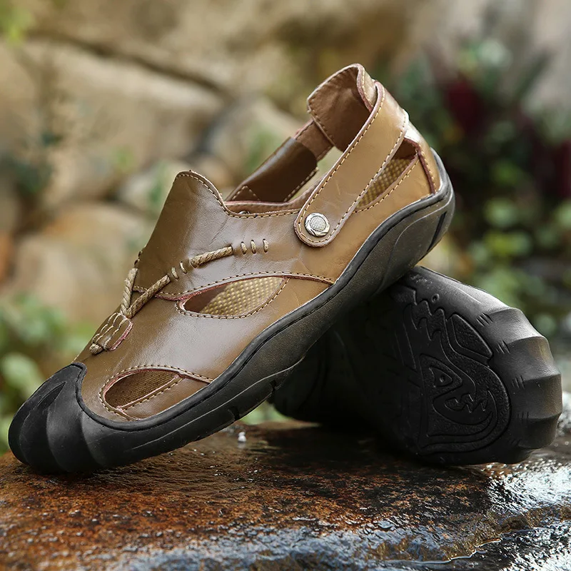 

New leather breathable men's sandals, slippers, leisure and non-skid men's beach shoes for the summer of 2019